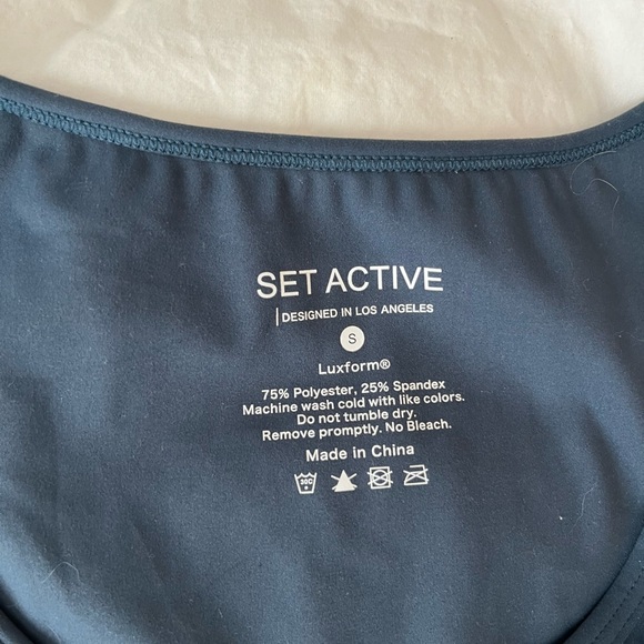 Set Active Top (S) - Picture 2 of 4